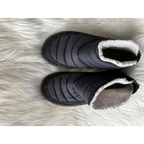Sanuk Shoes - Sanuk Black Quilted Booties with Fleece Lining